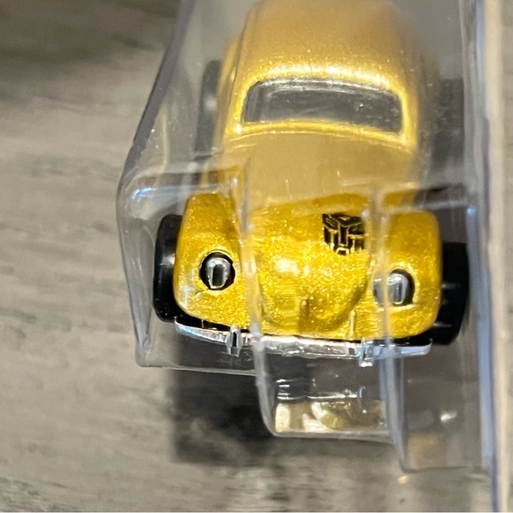 2024 Hot Wheels Transformers Bumblebee - GOLD | 1:64 | Screen Time - Picture 4 of 8